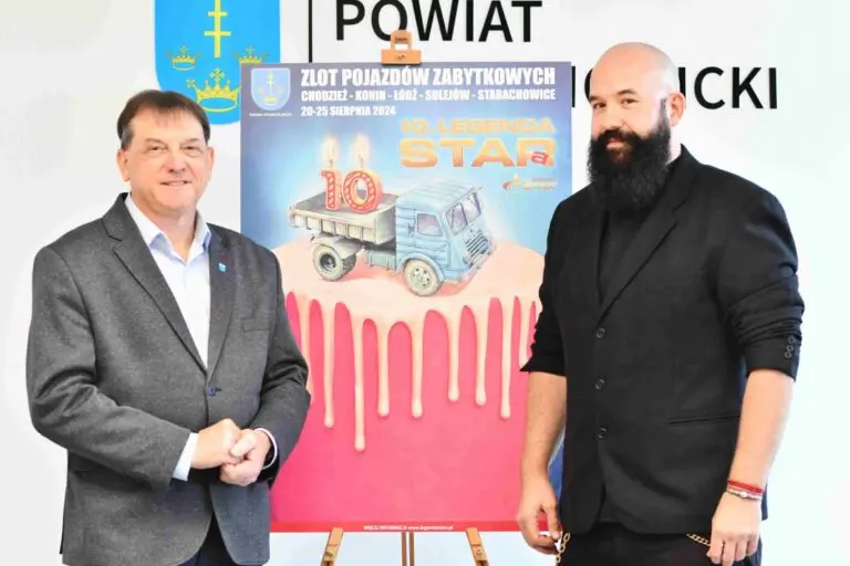 Wicestarosta Dariusz Dąbrowski wspólnie z Marcinem Bondarowiczem / fot. Powiat Starachowicki