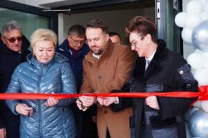 Wstęgę przecinała m.in. Marzena Bernat - wójt Gminy Brody, Marek Materek - prezydent Miasta Starachowice i Jolanta Bryła - przedst. poseł  Agaty Wojtyszek / fot. UG Brody