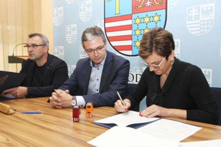 PODPISANO UMOW NA PRZEBUDOW DROGI DOJAZDOWEJ DO GRUNT W ROLNYCH podpisano-umow-na-przebudow-drogi-dojazdowej-do-grunt-w-rolnych