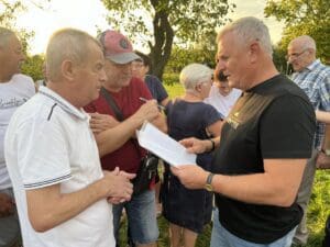 Mieszkańcy osiedla Skałka walczą o zachowanie zielonych terenów przed planowaną sprzedażą.