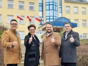 Na zdjęciu (od lewej): były starosta Piotr Babicki, wójt Gminy Brody Marzena Bernat, prezydent Starachowic Marek Materek, starosta Powiatu Starachowickiego Piotr Ambroszczyk / fot, FB Marek Materek