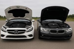 Mercedes z silnikiem BMW obok oryginalnego BMW