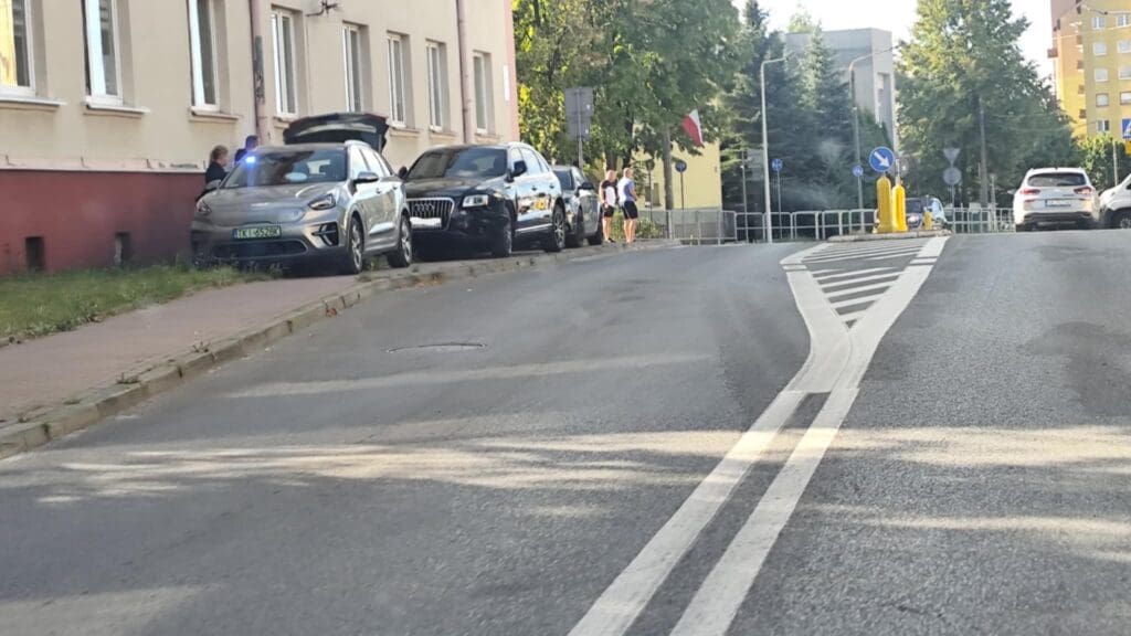 Dwa samochody zderzyły się na rondzie w Starachowicach