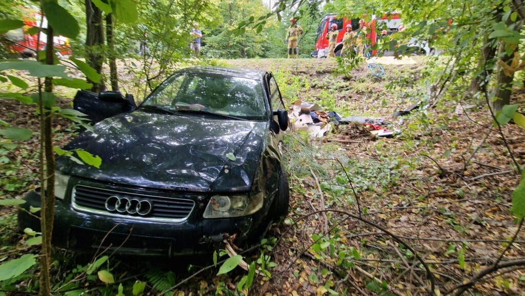 Wypadek na ulicy Zgodnej. Audi wpadło do rowu