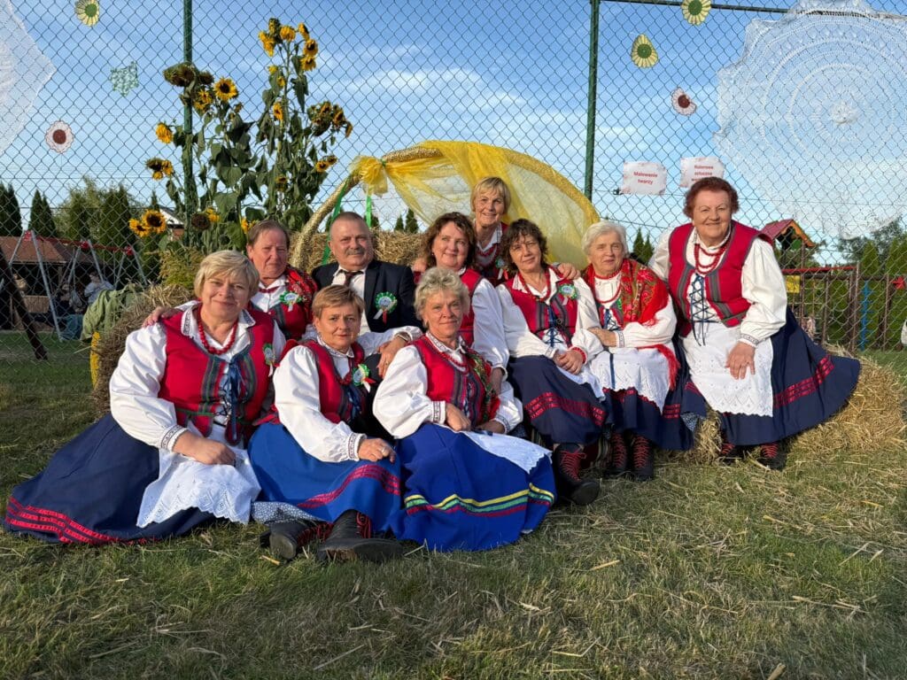 Dożynki Gminy Wąchock w Ratajach. Święto plonów pełne muzyki i tradycji