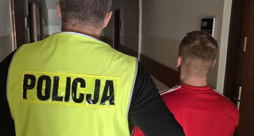 Oszust „na policjanta” zatrzymany – 21-latek z Legionowa wyłudził 21 tysięcy złotych od seniorki ze Starachowic