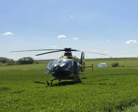 Śmigłowiec LPR na miejscu wypadku w Szerzawach na DW 752