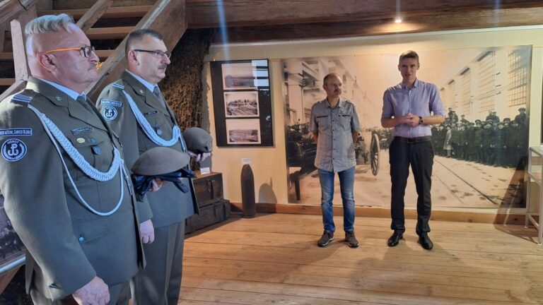Ekspozycja wystawy Zakłady Starachowickie dla obronności w Muzeum Przyrody i Techniki w Starachowicach