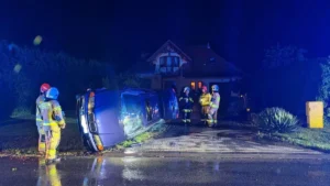 Neutralna ilustracja interwencji służb po zdarzeniu drogowym