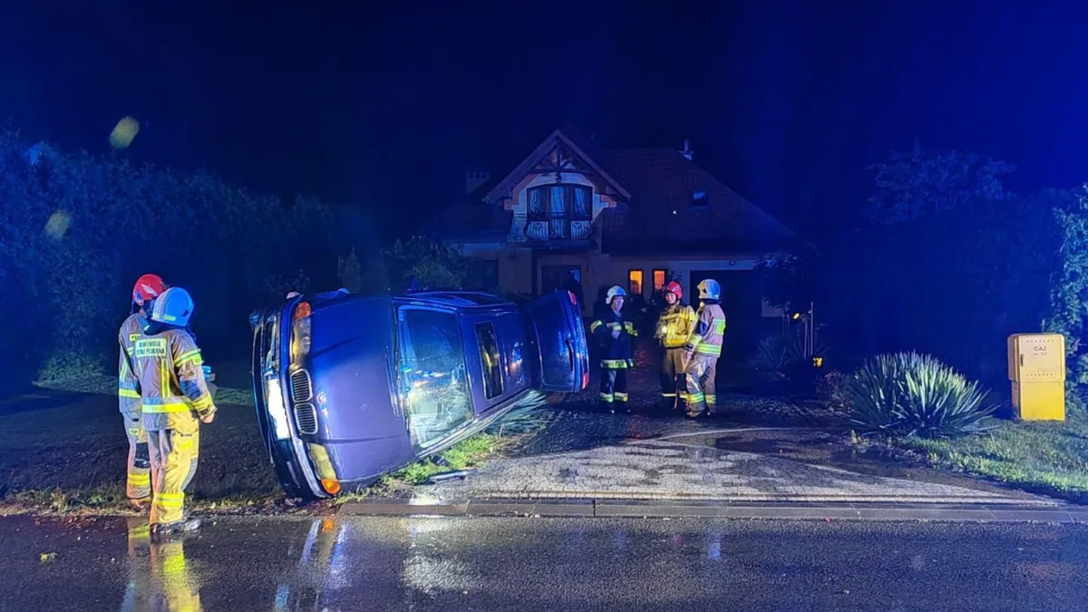 Neutralna ilustracja interwencji służb po zdarzeniu drogowym