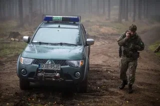 Patrol Straży Leśnej podczas działań w lesie