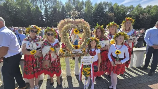 Kłosy zbóż i plony symbolizujące dożynki w Kałkowie-Godowie