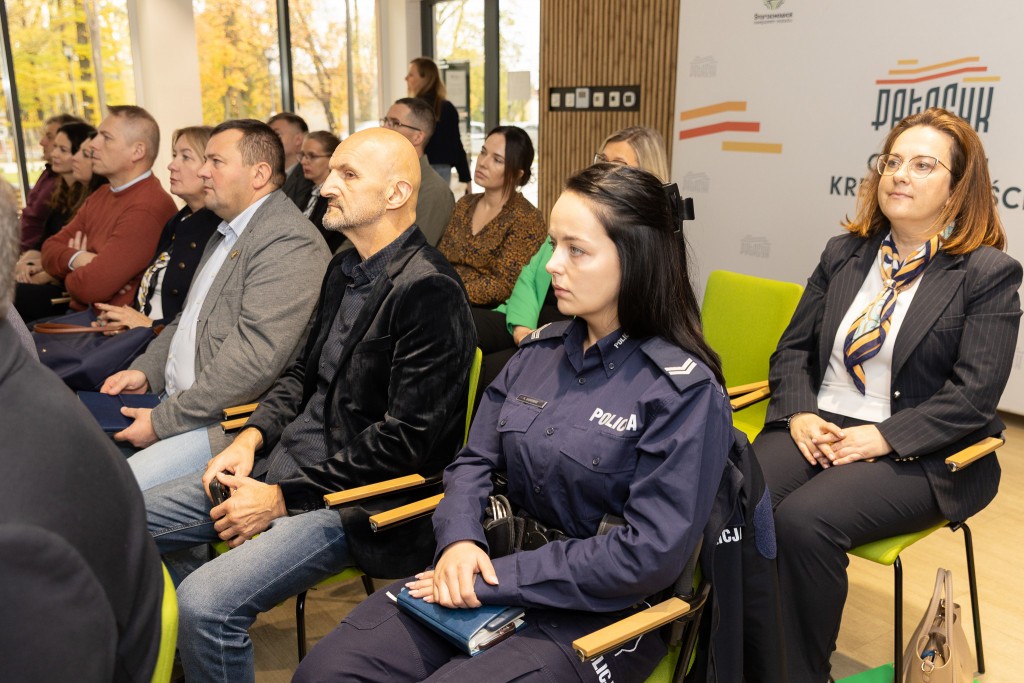 Symboliczna ilustracja konsultacji nad strategią rozwoju regionu