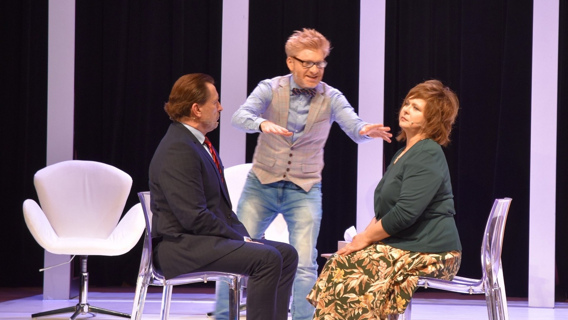 „Cudowna Terapia” w Starachowicach. Edyta Jungowska, Dariusz Kordek i Artur Pontek na scenie Parku Kultury