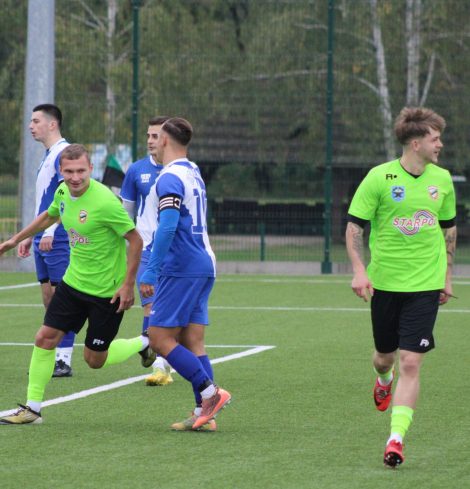 Piłkarze rezerw Staru Starachowice triumfują nad liderem Klasy Okręgowej, Kamienną Brody, wynikiem 4:1. Piotr Mikos zdobywa hattricka, a Maciej Styczyński także wpisuje się na listę strzelców. Starachowice awansują na 9. miejsce w tabeli po zwycięstwie.